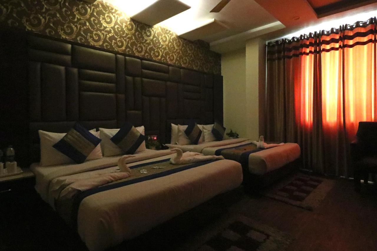 Hotel Mannat International By Mannat Yeni Delhi Dış mekan fotoğraf