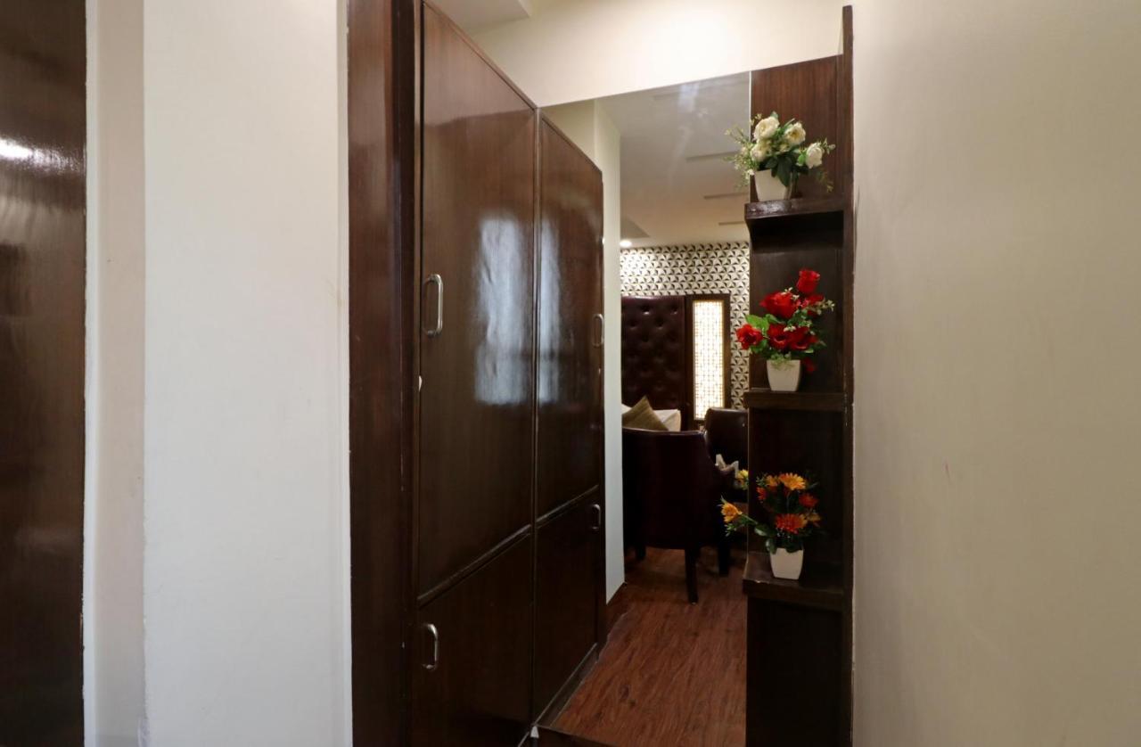 Hotel Mannat International By Mannat Yeni Delhi Dış mekan fotoğraf
