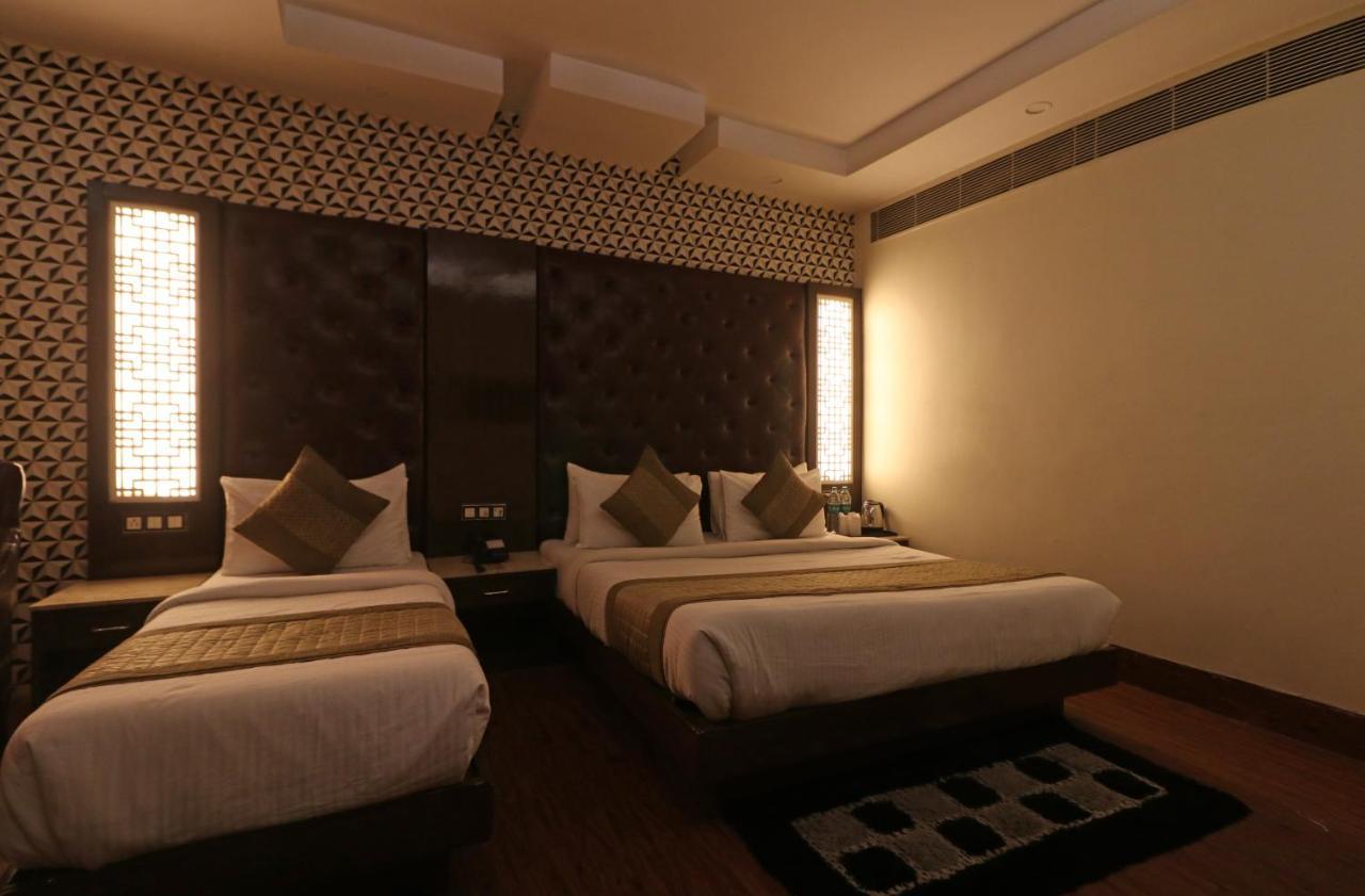 Hotel Mannat International By Mannat Yeni Delhi Dış mekan fotoğraf