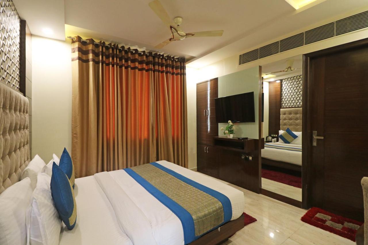 Hotel Mannat International By Mannat Yeni Delhi Dış mekan fotoğraf