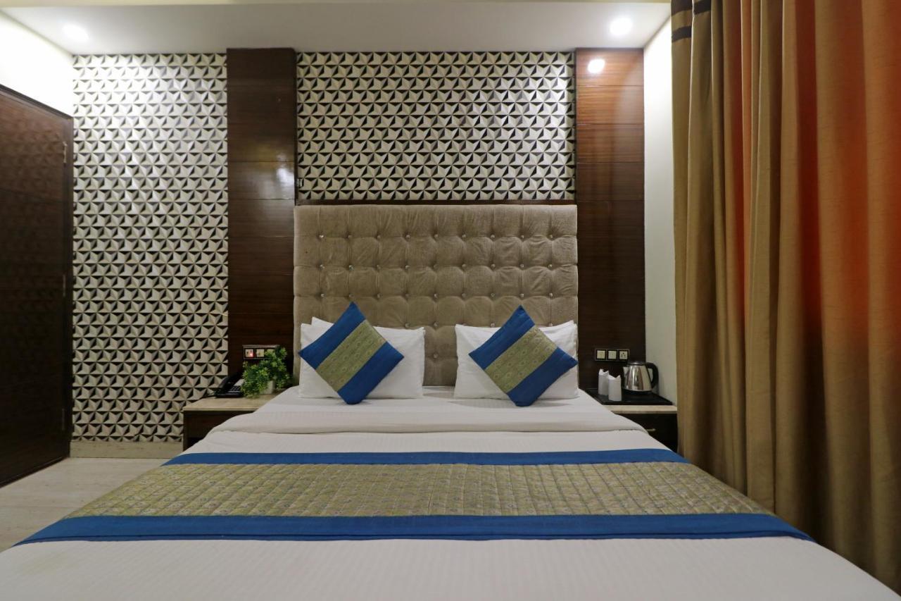 Hotel Mannat International By Mannat Yeni Delhi Dış mekan fotoğraf