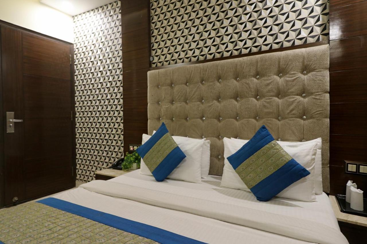 Hotel Mannat International By Mannat Yeni Delhi Dış mekan fotoğraf