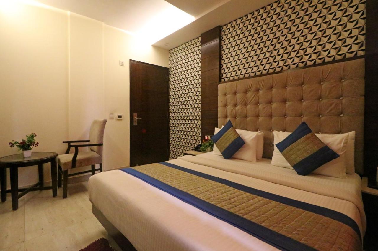 Hotel Mannat International By Mannat Yeni Delhi Dış mekan fotoğraf