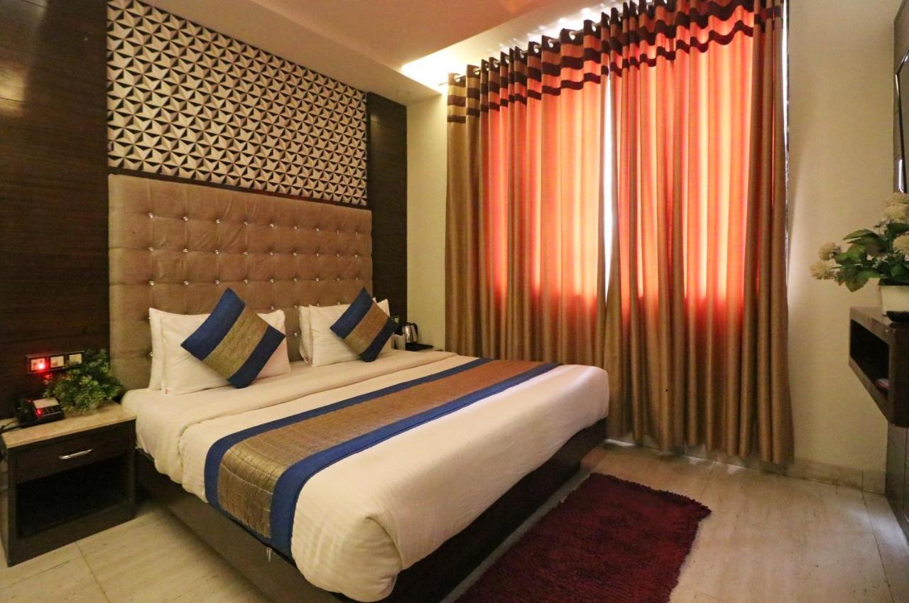 Hotel Mannat International By Mannat Yeni Delhi Dış mekan fotoğraf