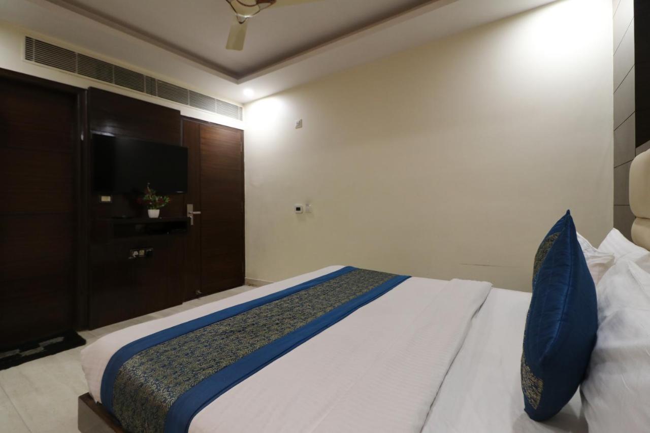 Hotel Mannat International By Mannat Yeni Delhi Dış mekan fotoğraf