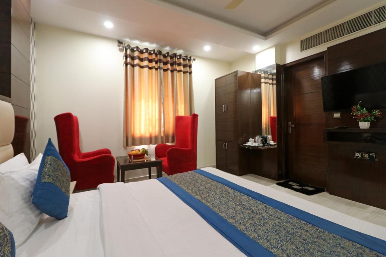 Hotel Mannat International By Mannat Yeni Delhi Dış mekan fotoğraf