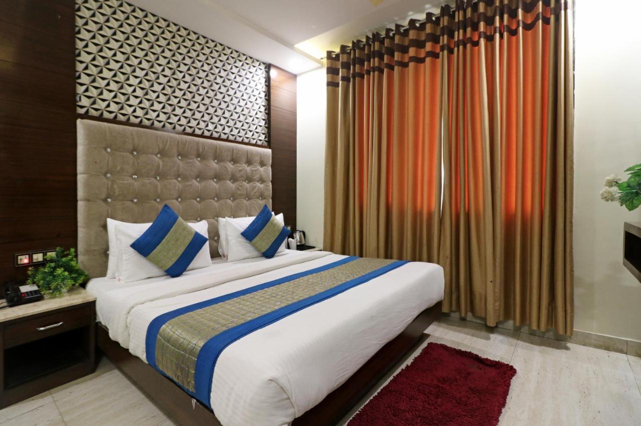 Hotel Mannat International By Mannat Yeni Delhi Dış mekan fotoğraf