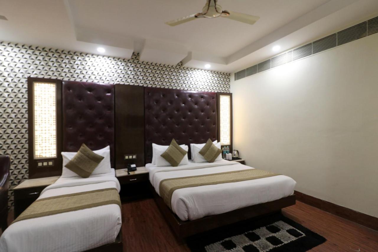Hotel Mannat International By Mannat Yeni Delhi Dış mekan fotoğraf