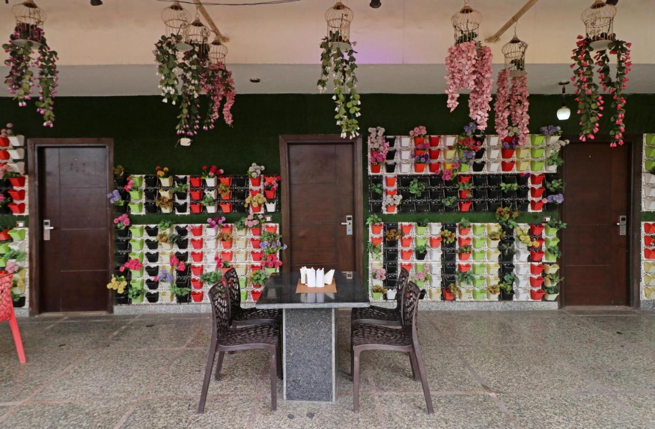 Hotel Mannat International By Mannat Yeni Delhi Dış mekan fotoğraf